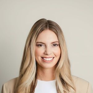 Meet your Posher, Stephanie